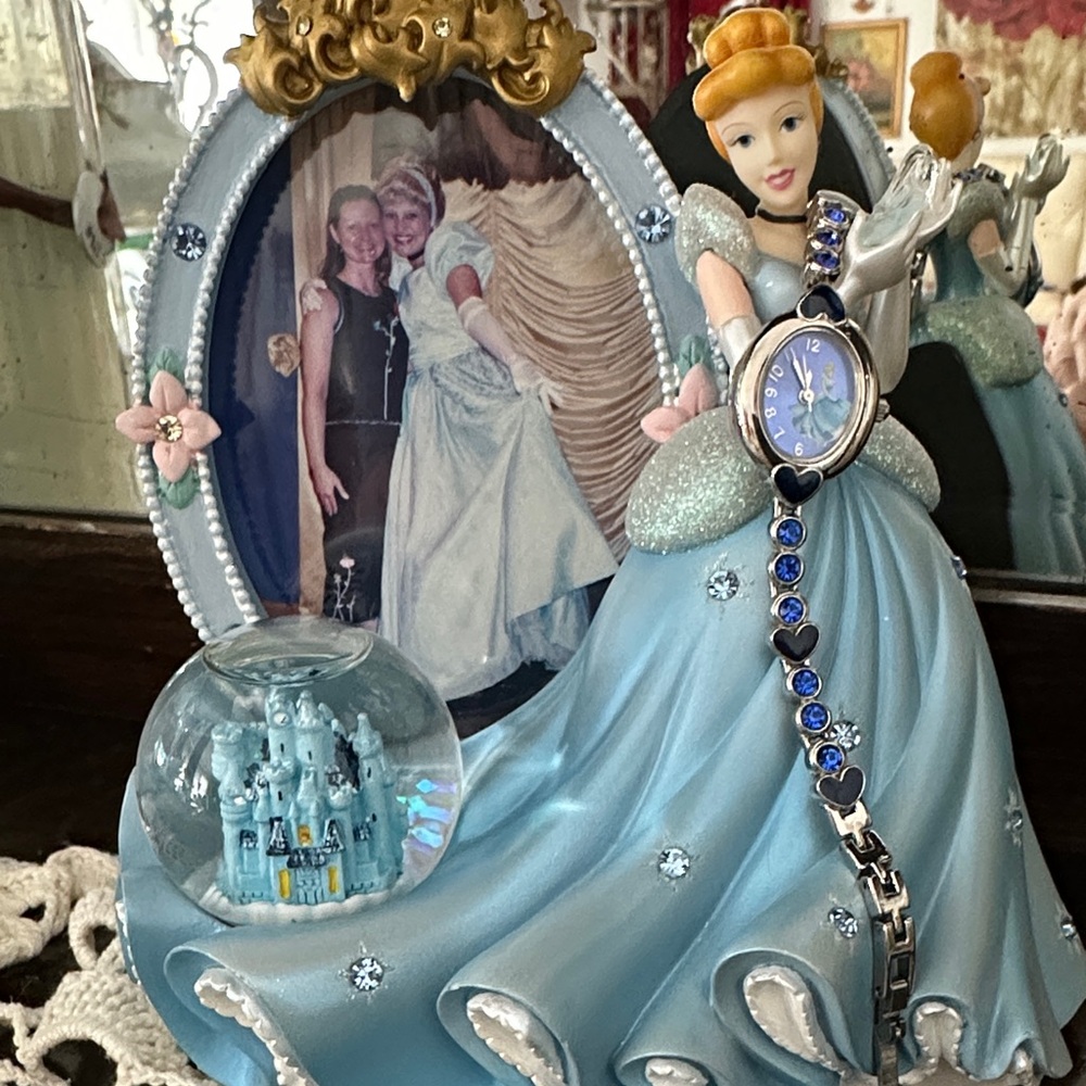 WATCH-CINDERELLA-Blue Crystal Time Piece- 2004 - Jeweler Checked ✅